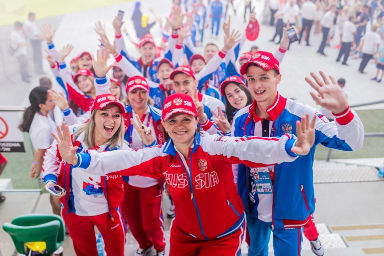 Photo of athletes from Russia waving at camera